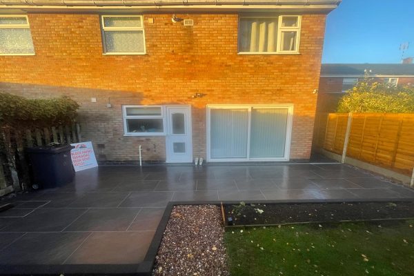 Black porcelain patio installation (5)