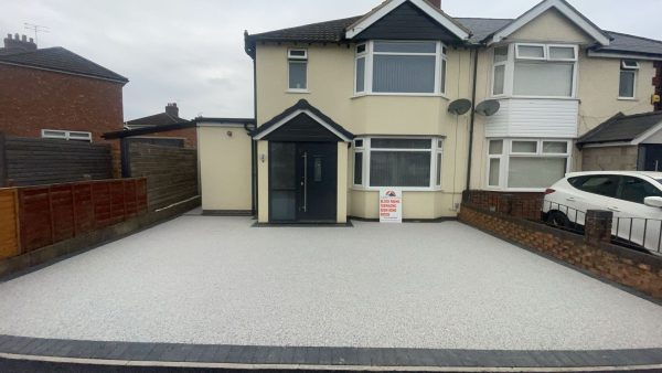 Resin Driveway in Rugby, Warwickshire (8)